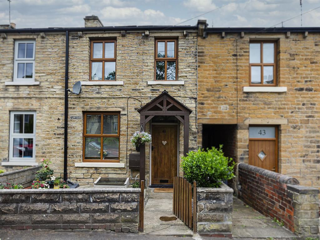 3 bed terraced house for sale in Lascelles Hall Road, Lascelles Hall