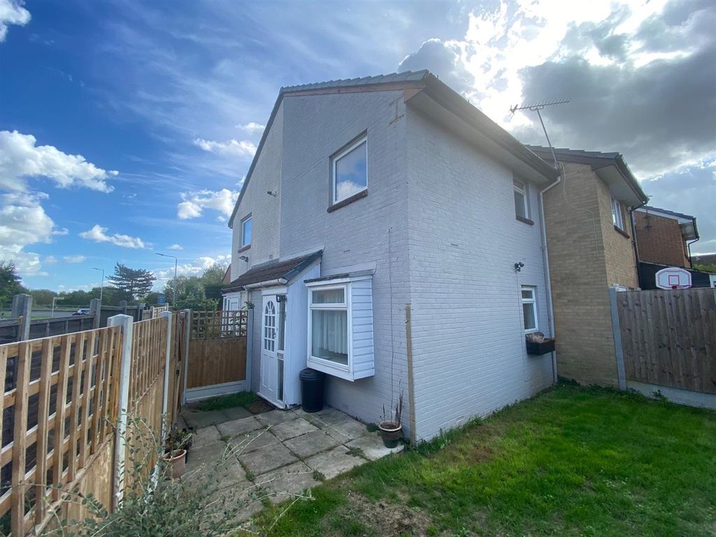 1 bed semidetached house to rent in Bennions Close, Hornchurch RM12, £