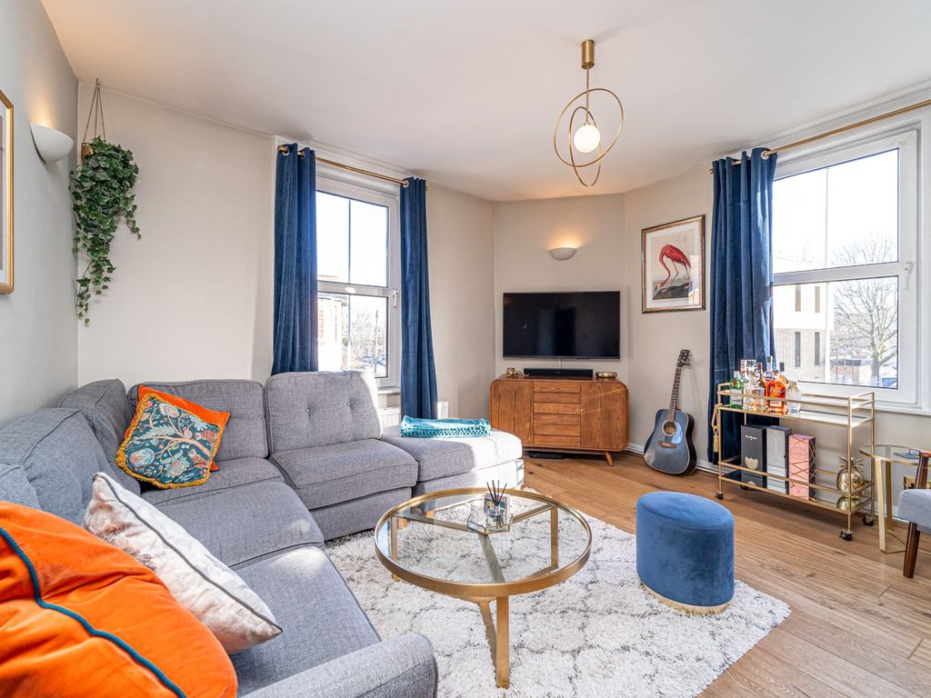 2 bed flat for sale in Nightingale Lane, London N8, £550,000 Zoopla
