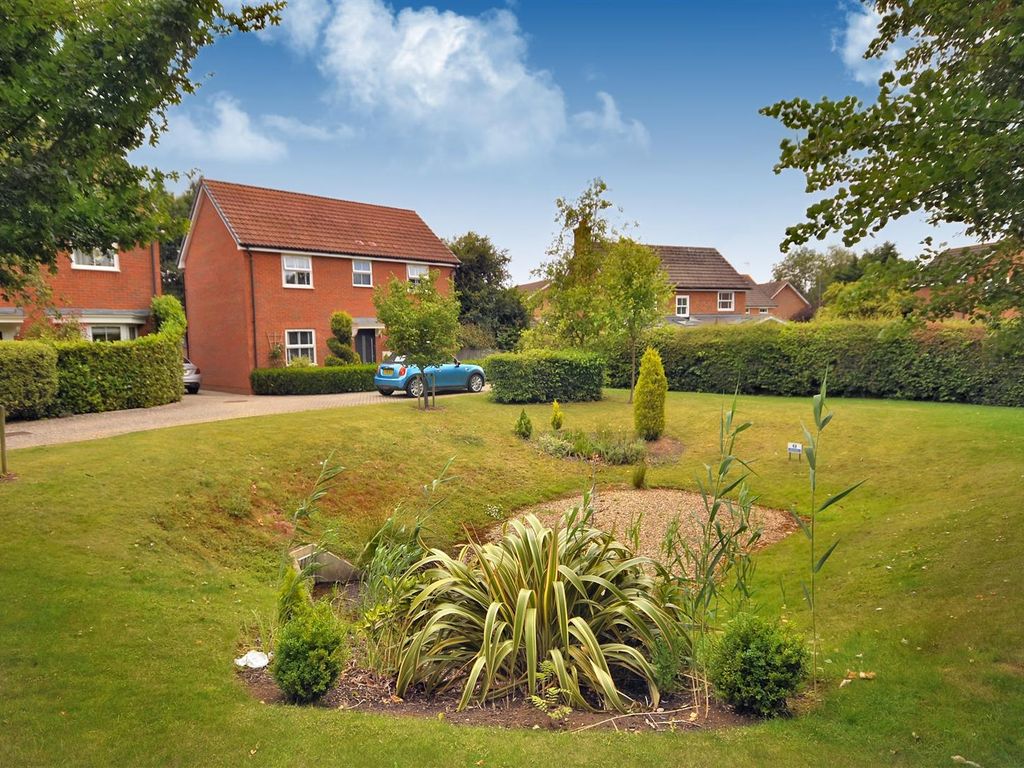 4 bed detached house for sale in Wiseman Close, Aylesbury HP21 Zoopla