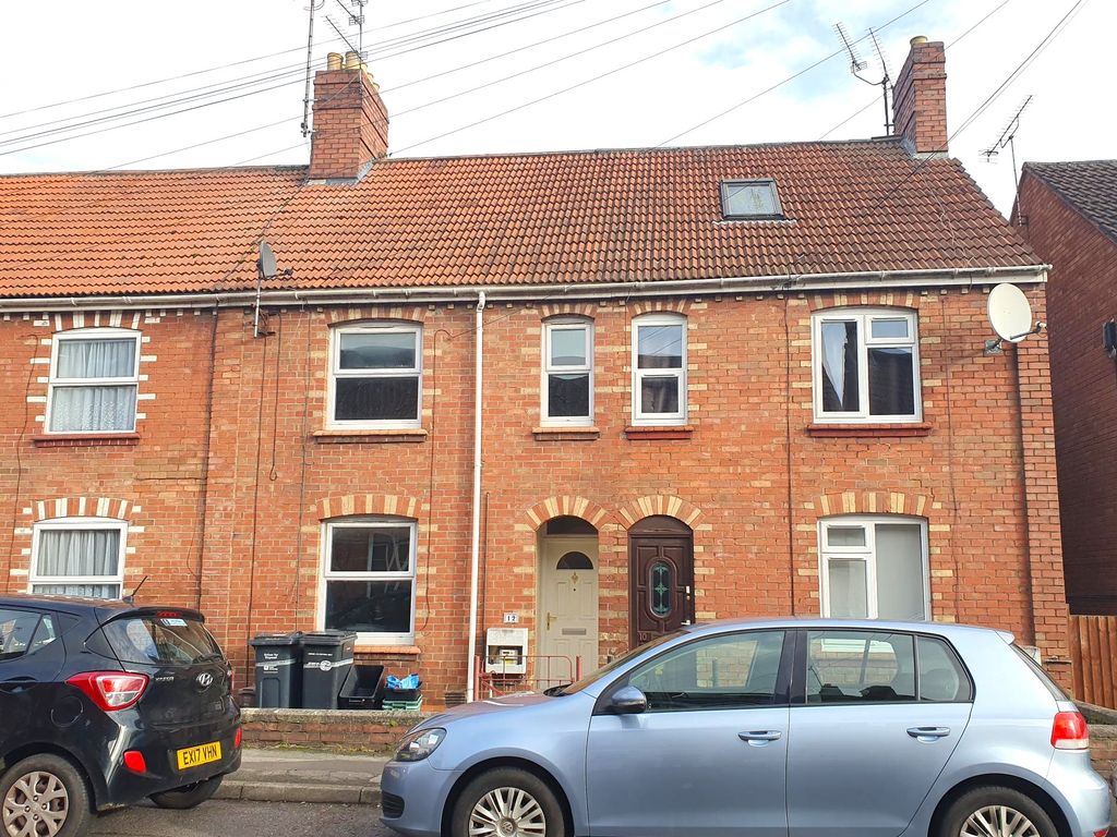 3 bed terraced house for sale in Seaton Road, Yeovil BA20, £155,000