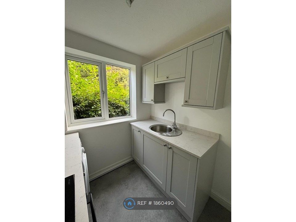 Studio to rent in Brackenwood Mews, Wilmslow SK9, £700 pcm Zoopla