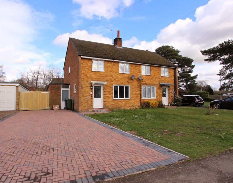 2 bed semidetached house to rent in Huntsmoor Road, Tadley RG26, £