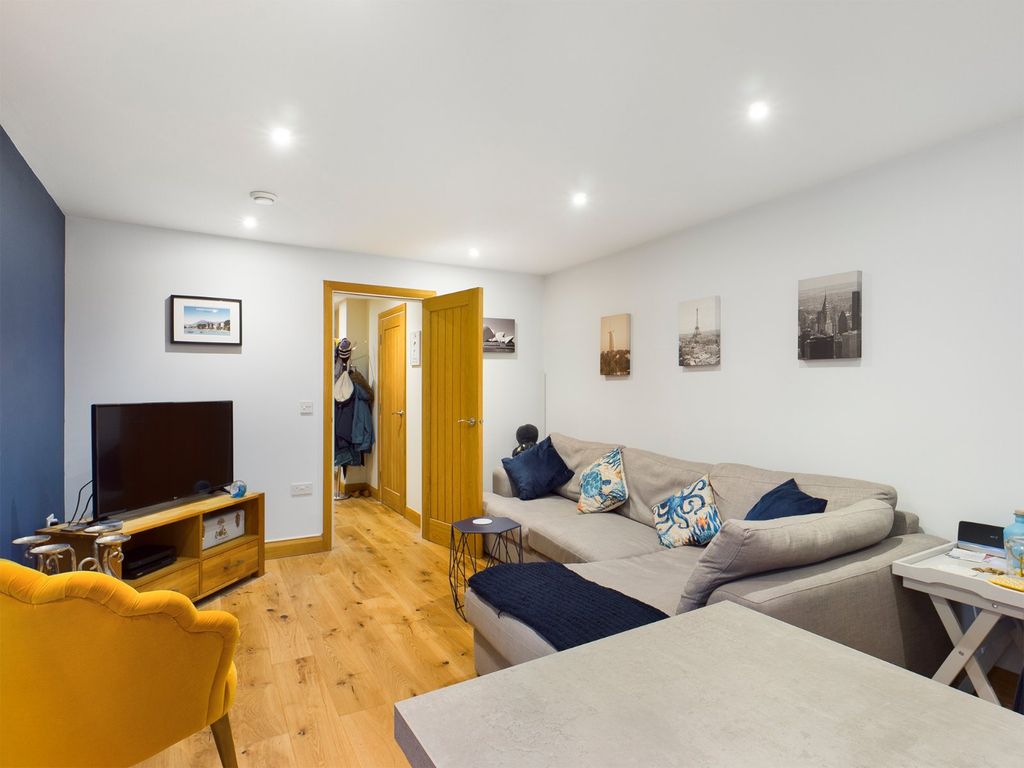 2 bed flat to rent in Weybourne House, 7 Whitehart Row, Chertsey