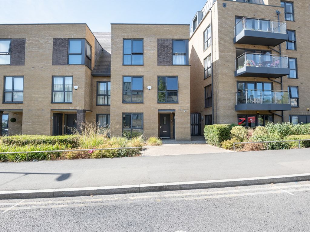 4 bed end terrace house for sale in Inglis Way, London NW7 Zoopla