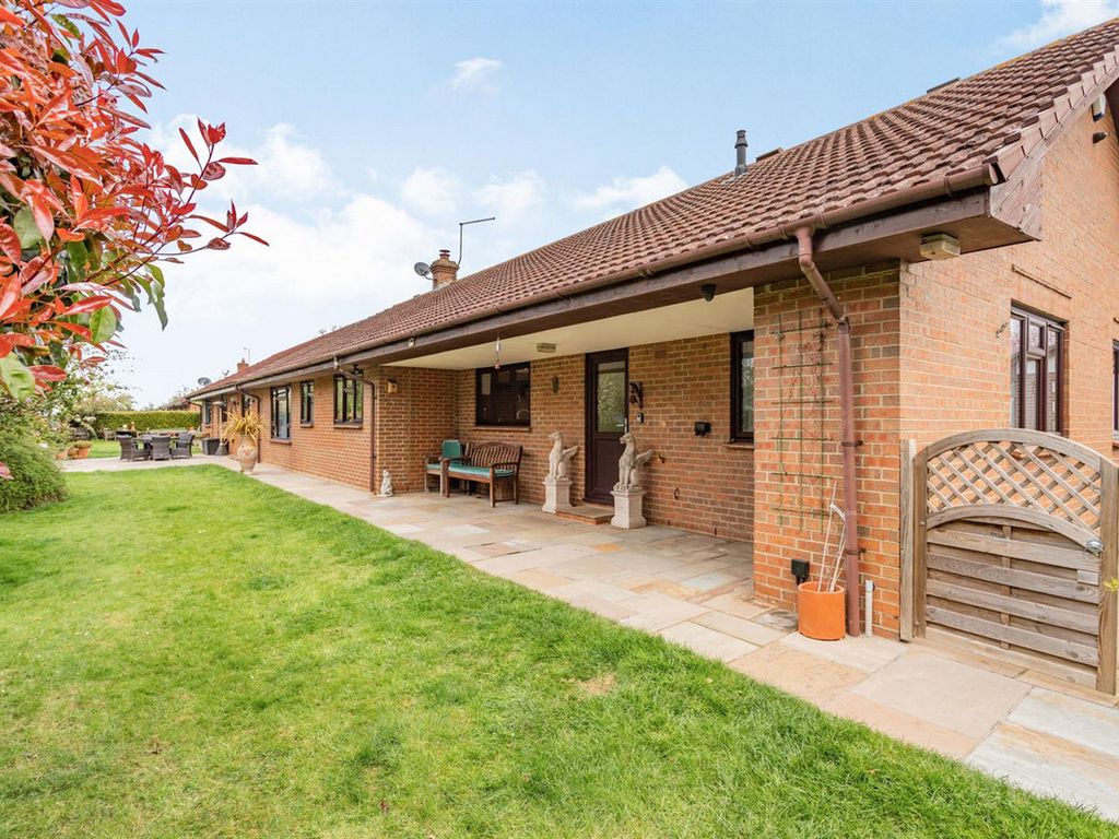 5 bed detached bungalow for sale in Overstone Road, Northampton