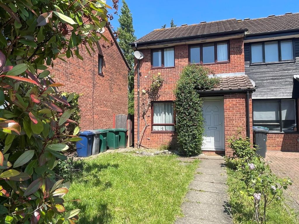 3 bed terraced house to rent in Rowlands Close, Mill Hill NW7, £2,250