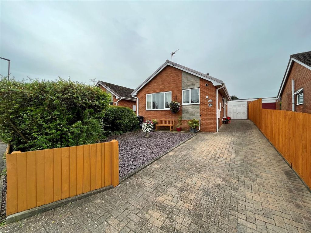 2 bed bungalow for sale in Tudor Walk, Berry Hill, Coleford GL16, £