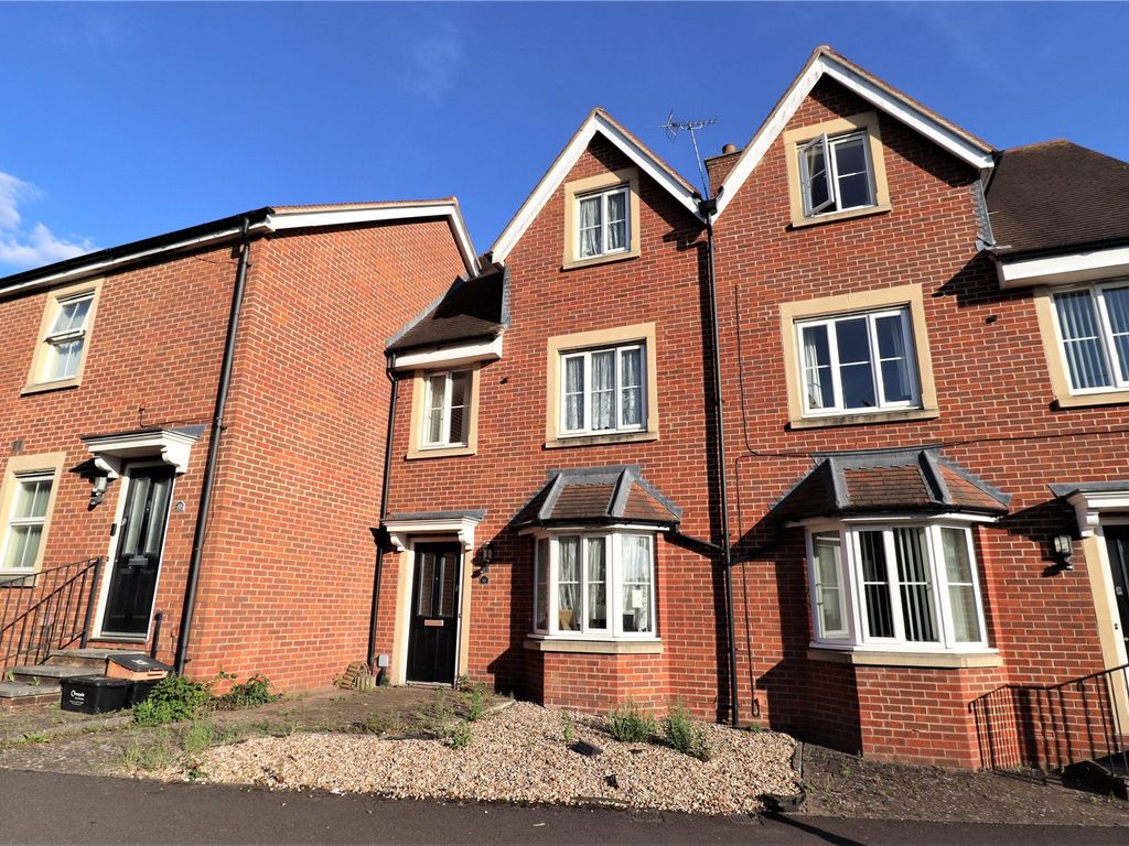 3 bed terraced house for sale in Millgrove Street, Redhouse, Swindon