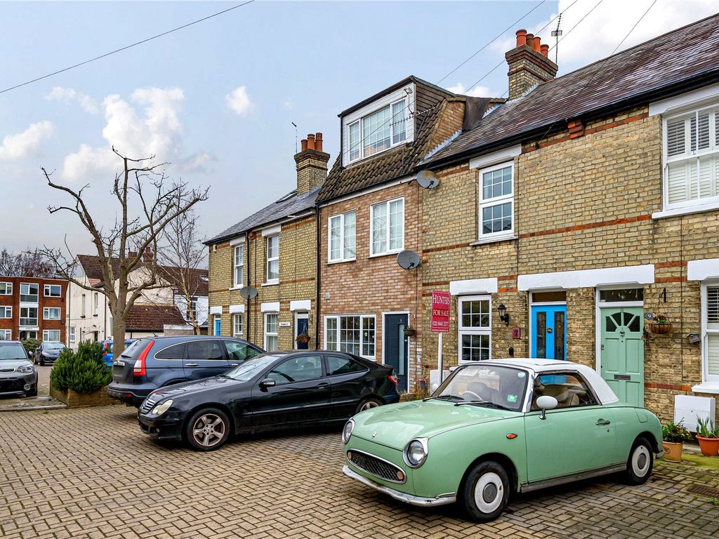 2 bed terraced house for sale in Lucan Road, EN5, £525,000 Zoopla