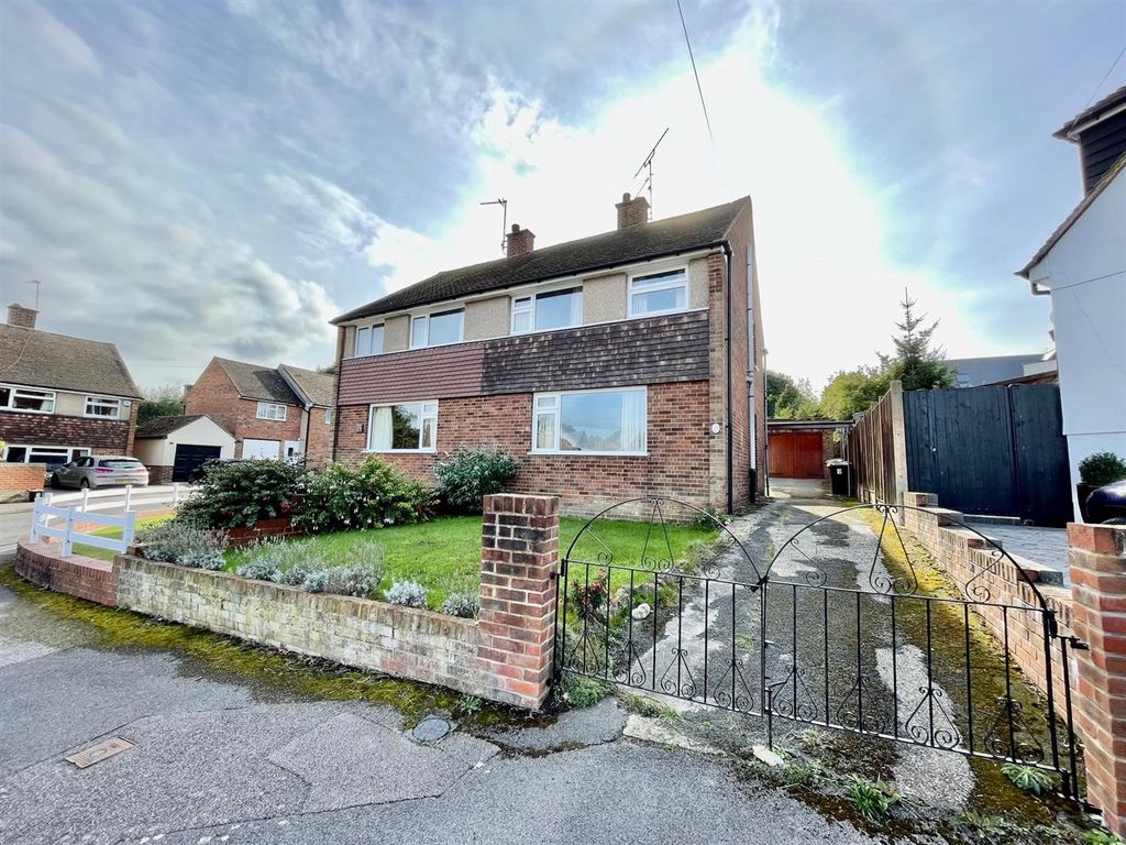 3 bed semidetached house for sale in Ascot Close, Borough Green