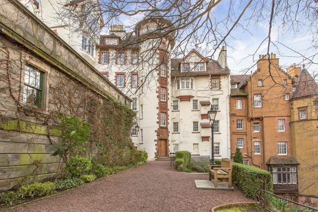 14 (Pf1) Ramsay Garden, Old Town EH1  