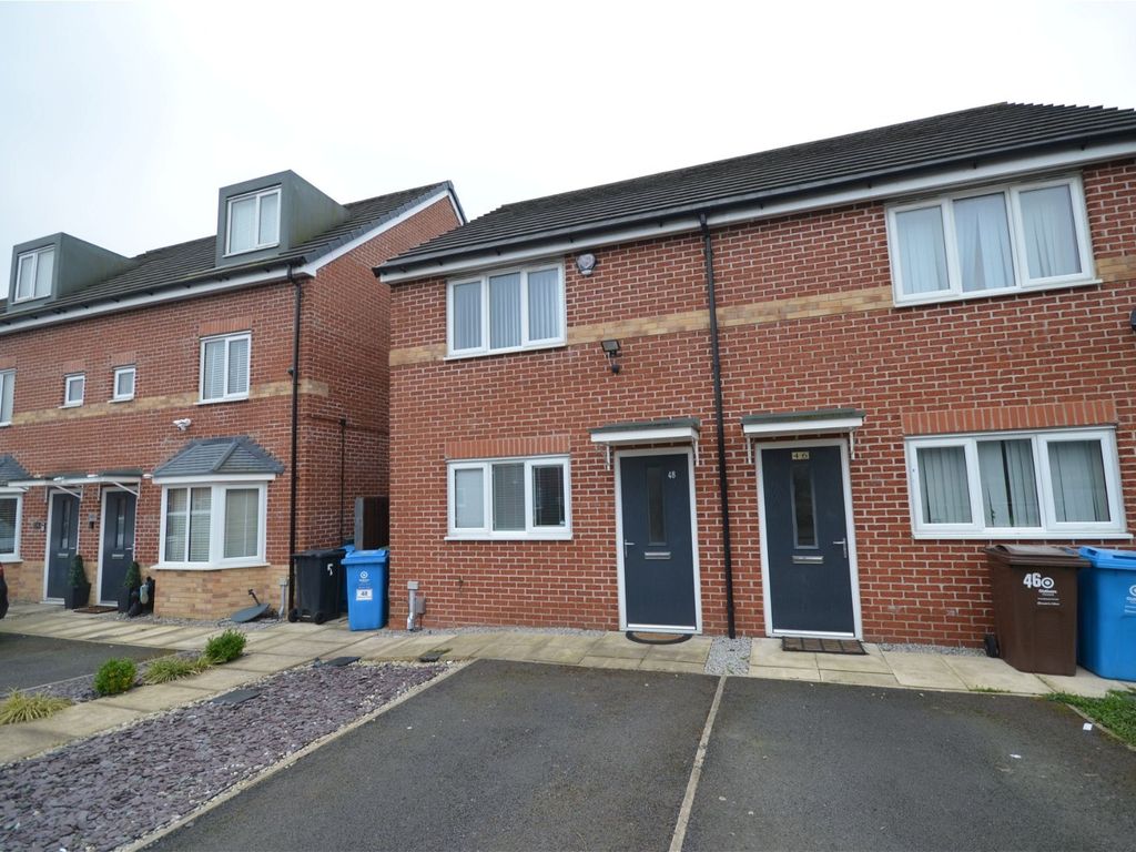 2 bed semidetached house to rent in Whitebank Road, Oldham OL8, £1,100