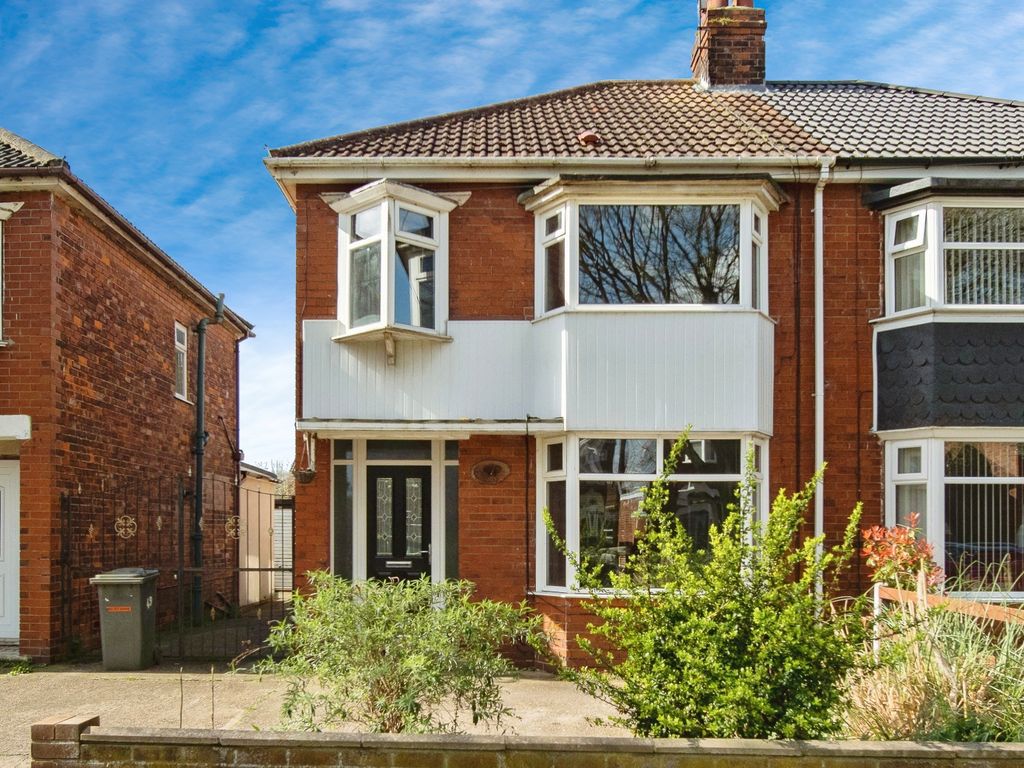 4 bed semidetached house for sale in Gillshill Road, Hull, East