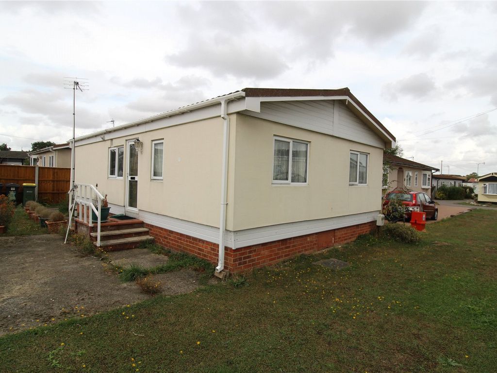 2 bed mobile/park home for sale in New Square, The Dome Village