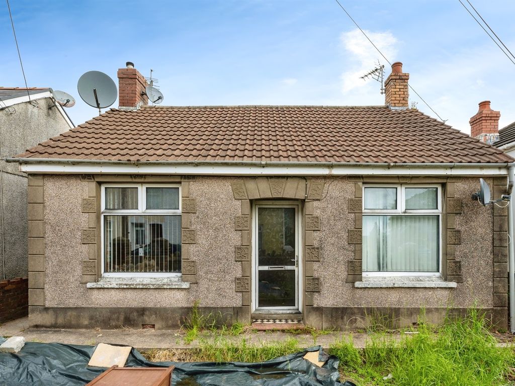 2 bed detached bungalow for sale in Twyniago, Pontarddulais, Swansea