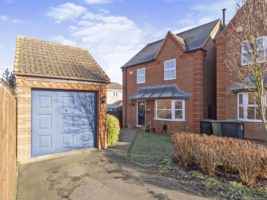 3 bed detached house for sale in Overlord Close, Shefford, Bedfordshire