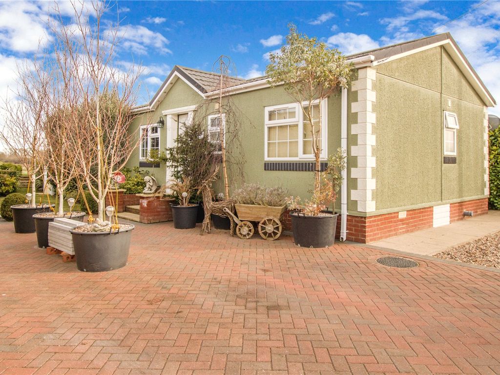 2 bed bungalow for sale in Hawk Hill, Battlesbridge, Wickford, Essex