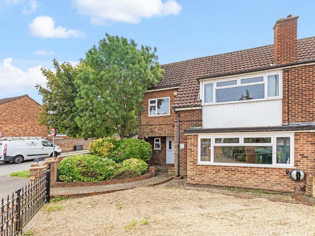 4 bed semidetached house for sale in Nursery Road, SunburyOnThames