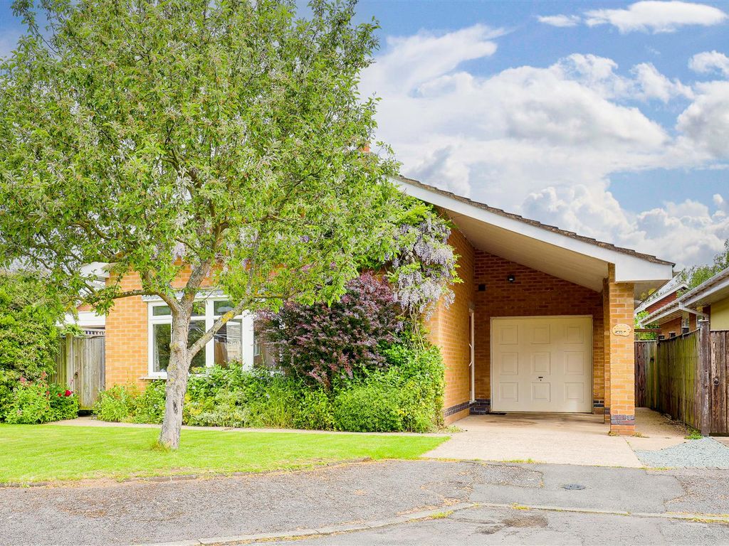 3 bed detached bungalow for sale in Pinfold Close, Woodborough