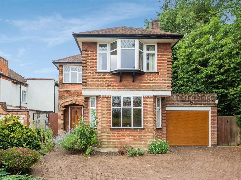 3 bed detached house for sale in Greenway Close, Totteridge N20, £