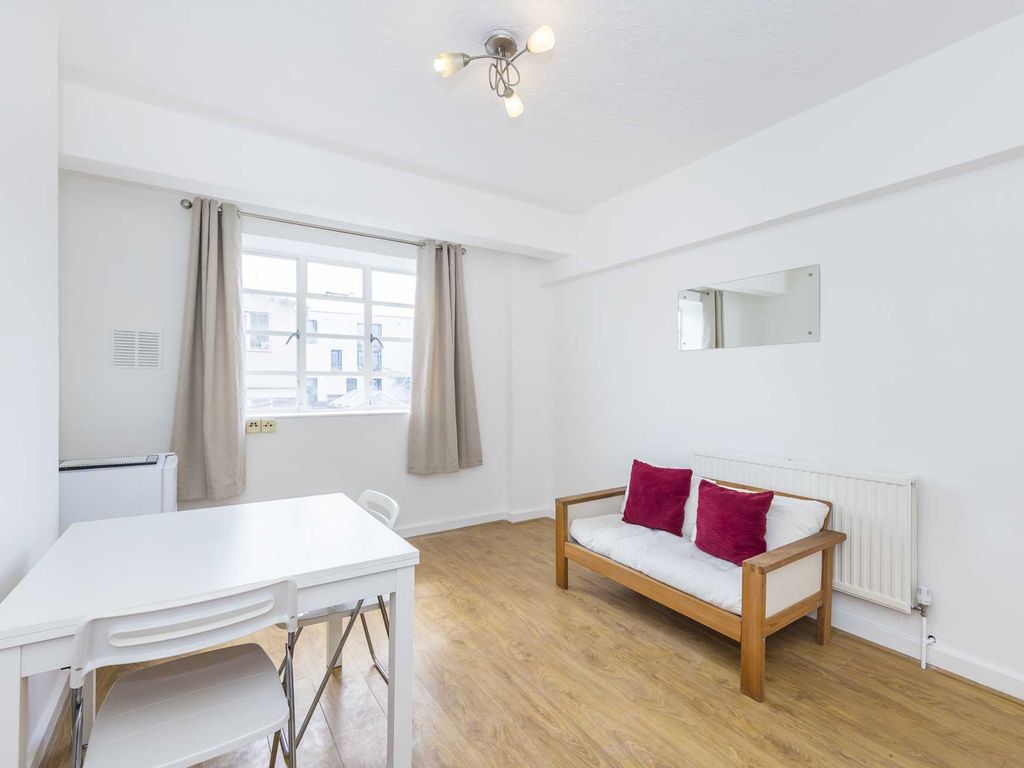2 bed flat to rent in Old Montague Street, Spitalfields E1, £2,145 pcm