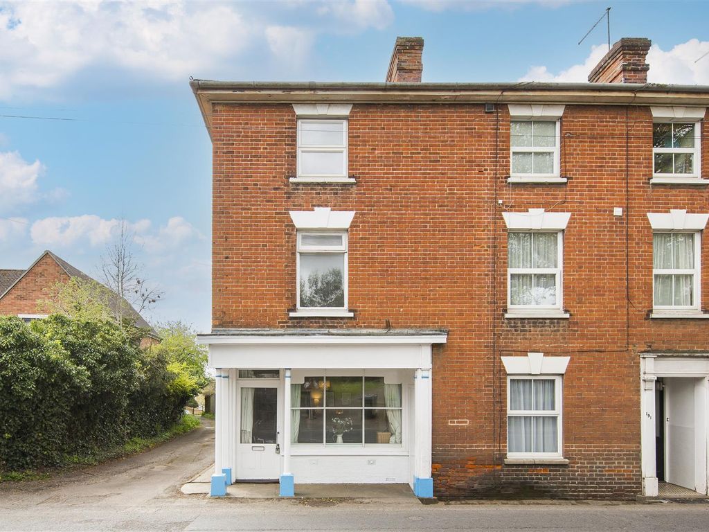 4 bed semidetached house for sale in Tonbridge Road, Wateringbury