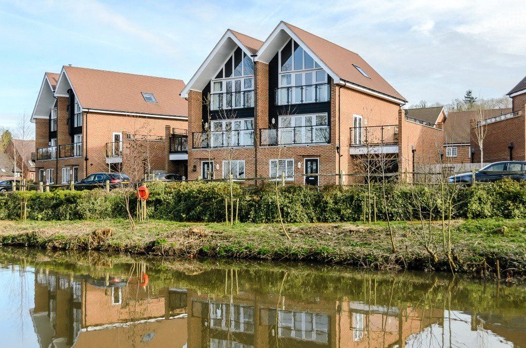 4 bed semidetached house for sale in Alderbank Drive, Godalming GU7