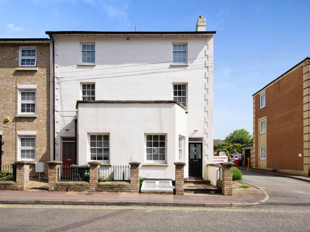 4 bed end terrace house for sale in Marsham Street, Maidstone, Kent