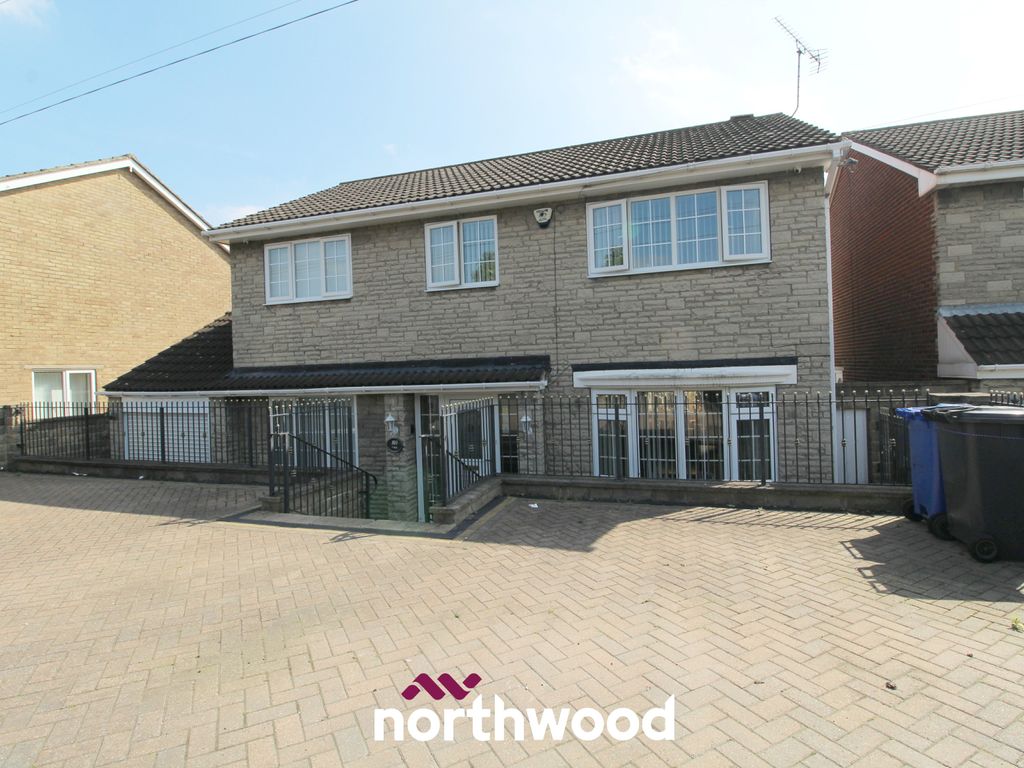 4 bed detached house to rent in Springwell Lane, Balby, Doncaster DN4