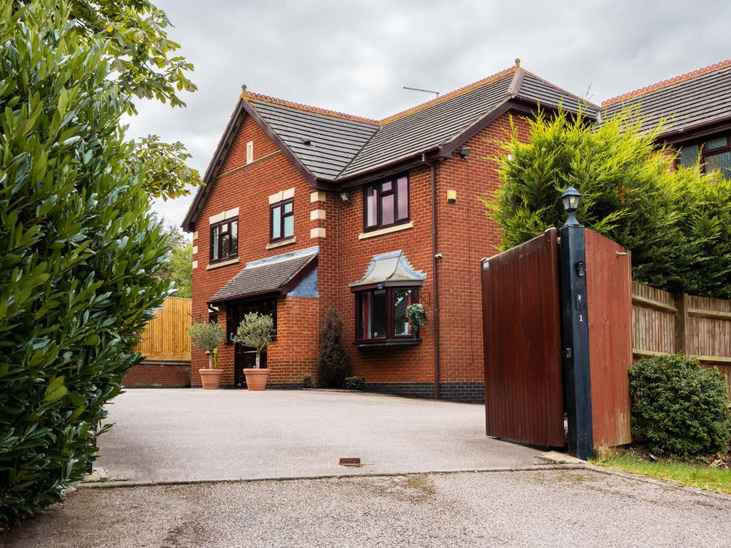 5 bed detached house for sale in Leith Court, Northampton NN4, £850,000