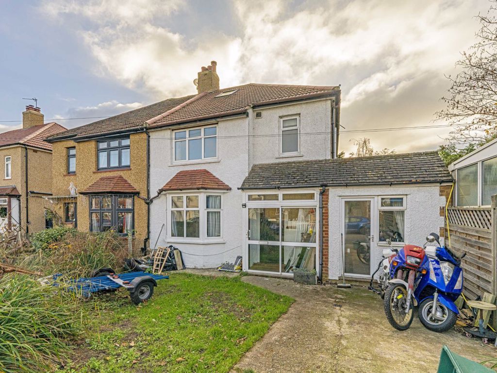 4 bed semidetached house for sale in Draycot Road, Tolworth, Surbiton