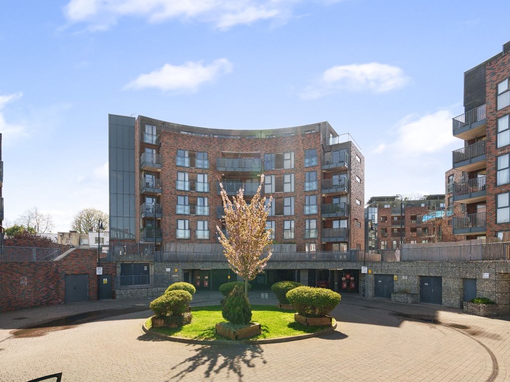 2 bed flat for sale in Townhall Square, Crayford, Dartford, Kent DA1, £