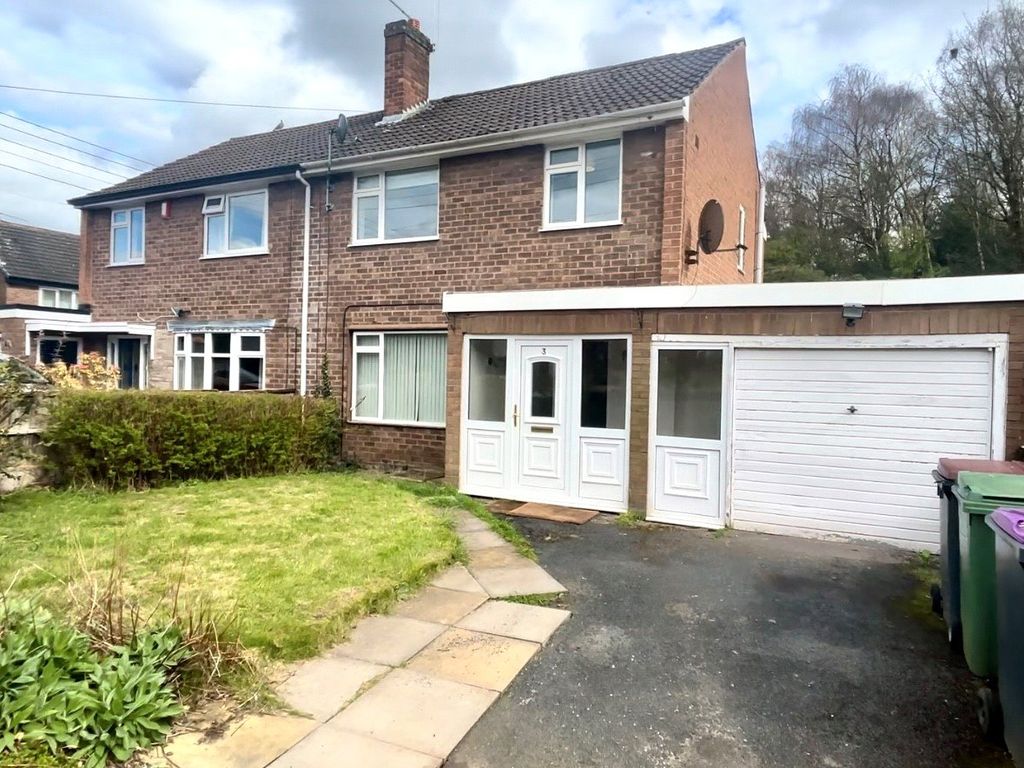 3 bed semidetached house to rent in Manor Gardens, Dawley, Telford