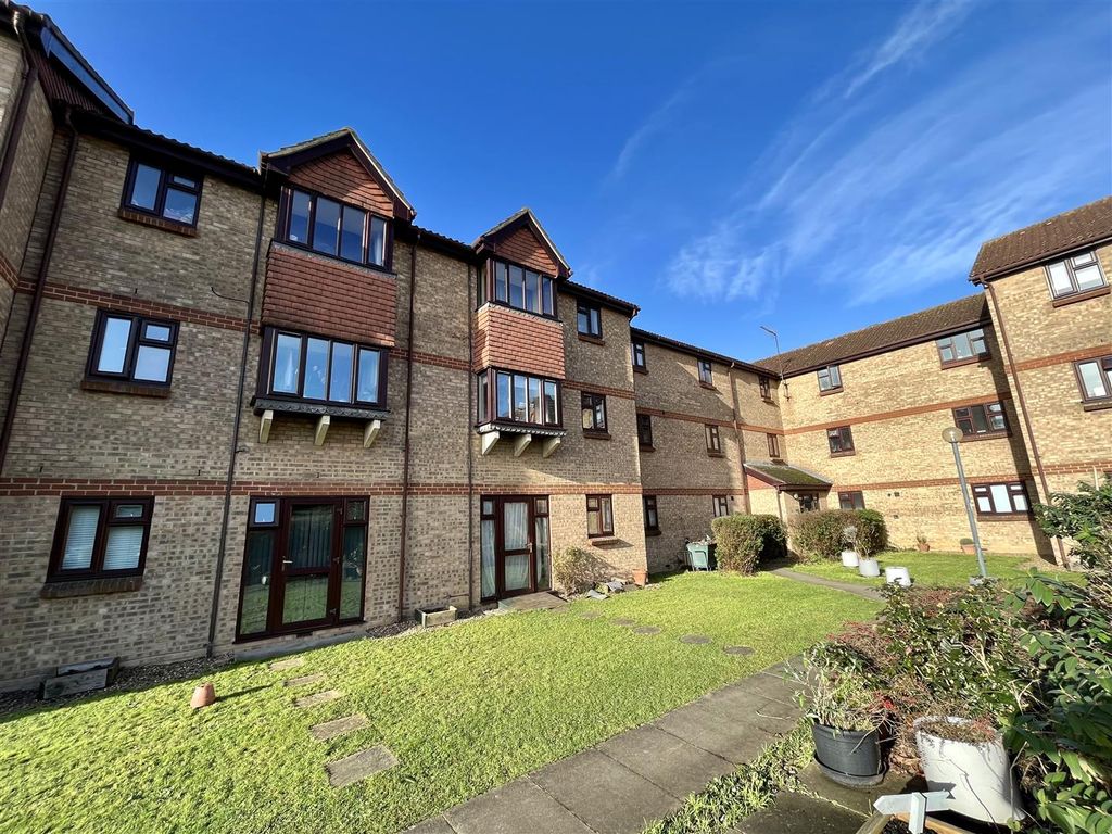 2 bed flat for sale in Latimer Court, Bryanstone Road, Waltham Cross
