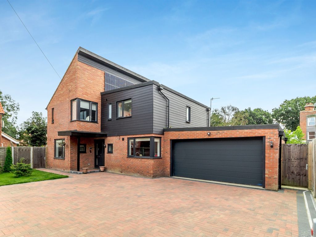 4 bed detached house for sale in North Walsham Road, Bacton, Norwich