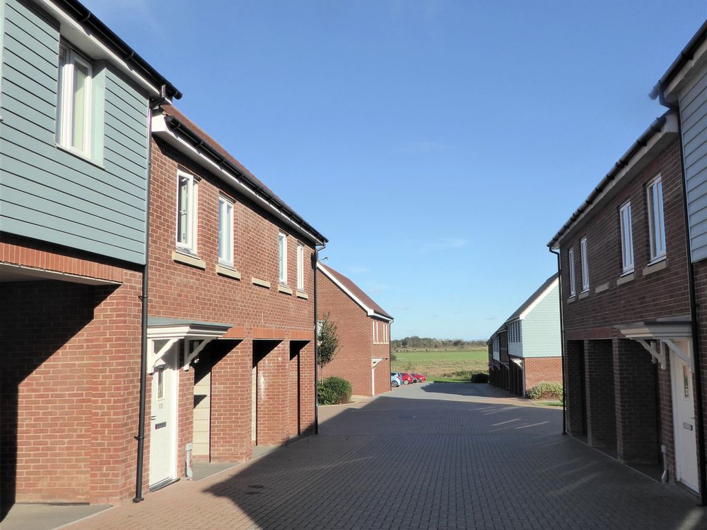 2 bed flat to rent in Weavers Close, Eastbourne BN21, £995 pcm Zoopla