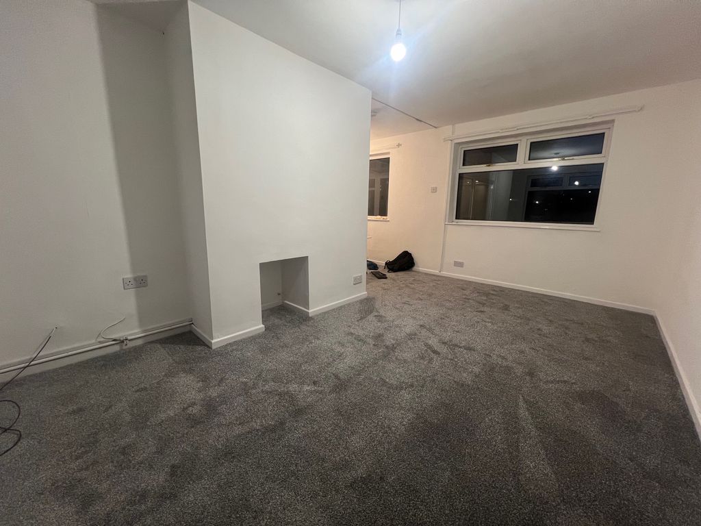 2 bed property to rent in Light Ash Close, Coven, Wolverhampton WV9, £