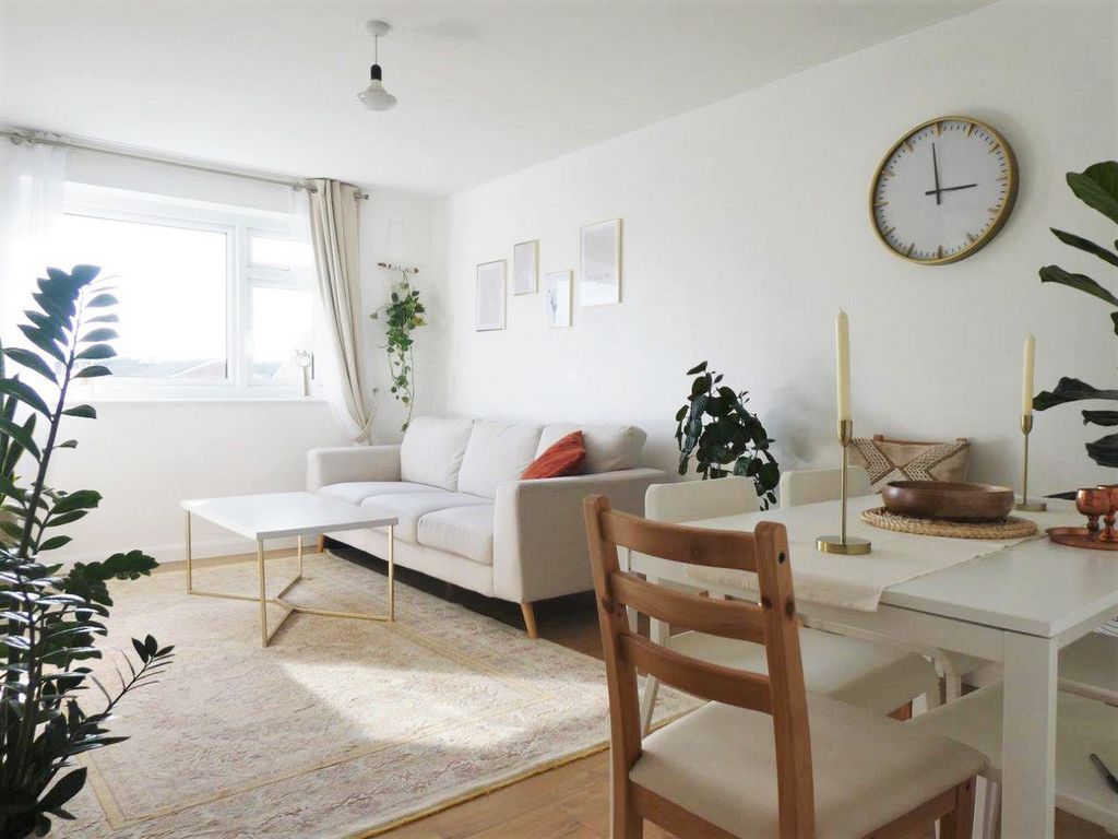 1 bed flat for sale in Droveway, Loughton IG10 Zoopla