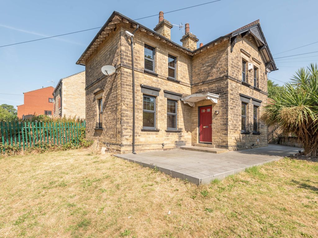 3 bed detached house to rent in Potternewton Park, Chapel Allerton