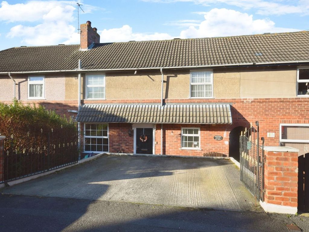 3 bed terraced house for sale in Oak Street, Hollingwood, Chesterfield