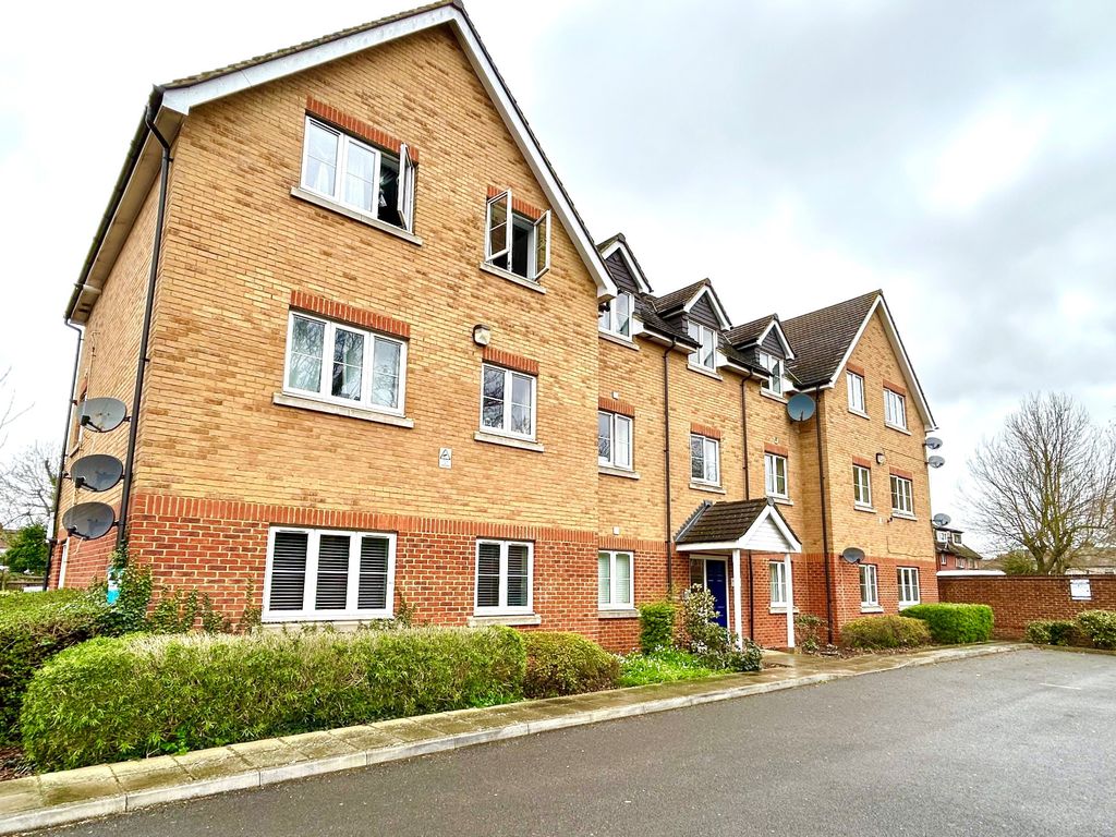 2 bed flat for sale in Harvey Road, Langley, Slough SL3, £260,000 Zoopla