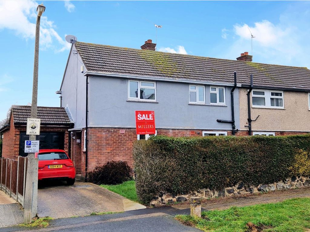 3 bed semidetached house for sale in Beaconfield Road, Epping CM16