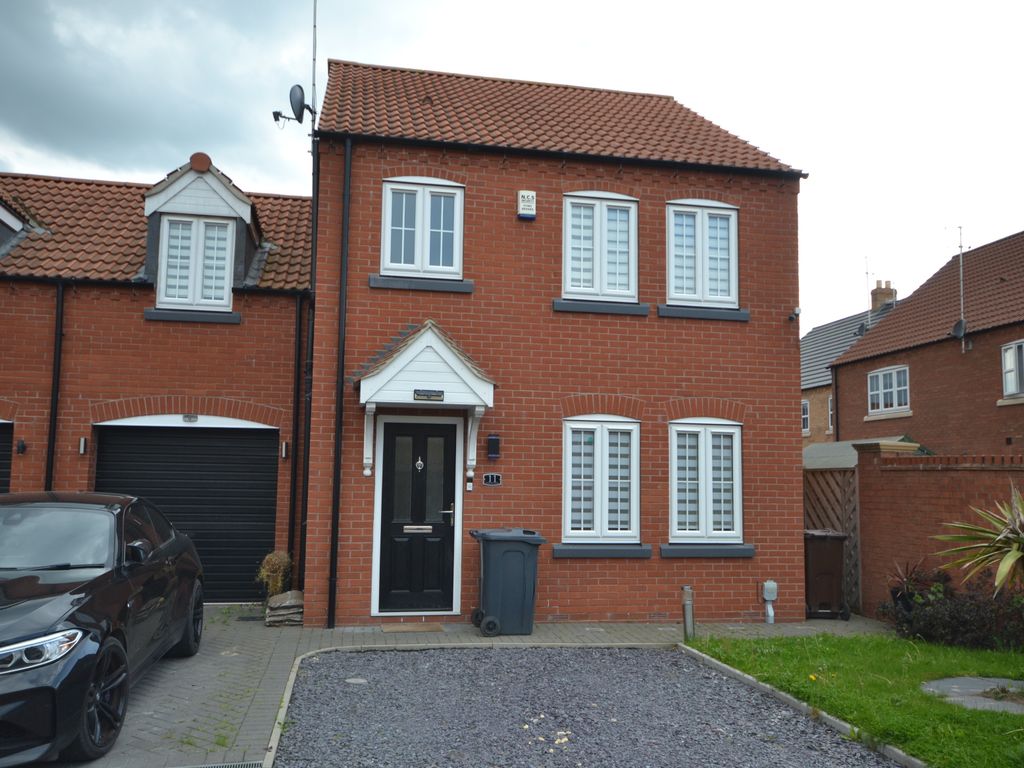 3 bed semidetached house for sale in Furlong Drive, Kingswood, Hull