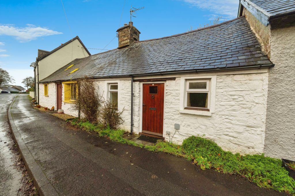 2 bed terraced house for sale in The Cross, Aberystwyth SY23, £135,000