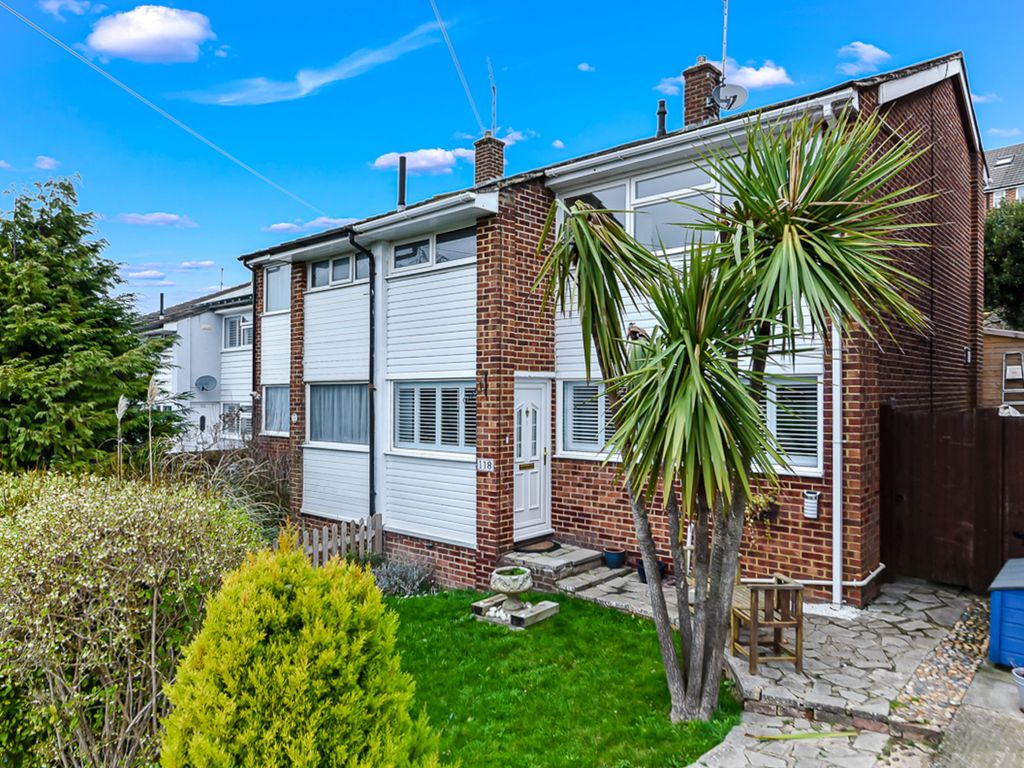 3 bed semidetached house for sale in Charles Drive, Cuxton, Rochester