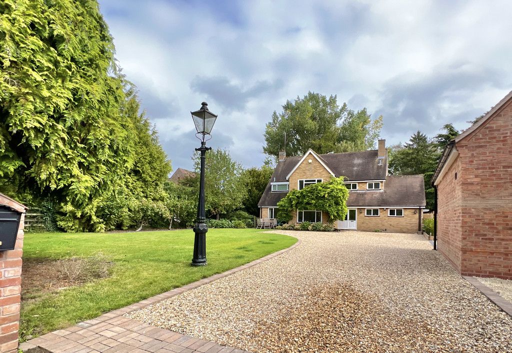5 bed detached house for sale in Stratford Upon Avon, 5 Receptions