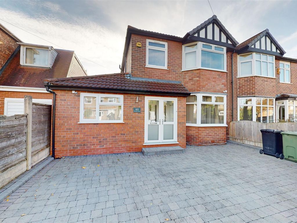 4 bed semidetached house to rent in Moorside Road, Urmston, Manchester