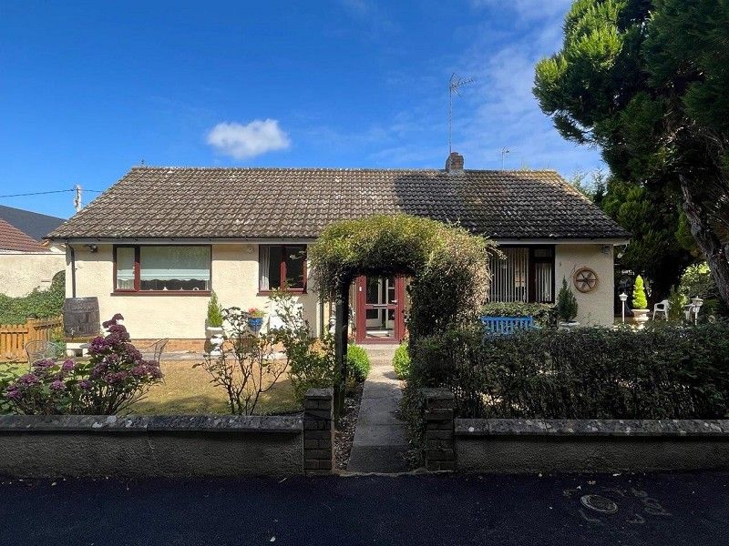 3 bed detached bungalow for sale in Evergreen Close, North