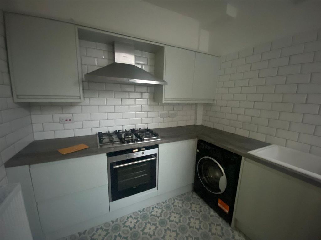 2 bed property to rent in Edge Lane, Droylsden, Manchester M43 Zoopla